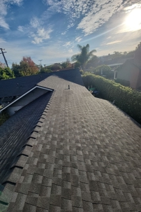 Finished shingle roof on a Southern California home
